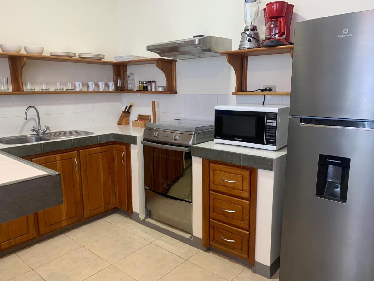 Torre Mar Galapagos Boutique Suites 푸에르토아요라 외부 사진