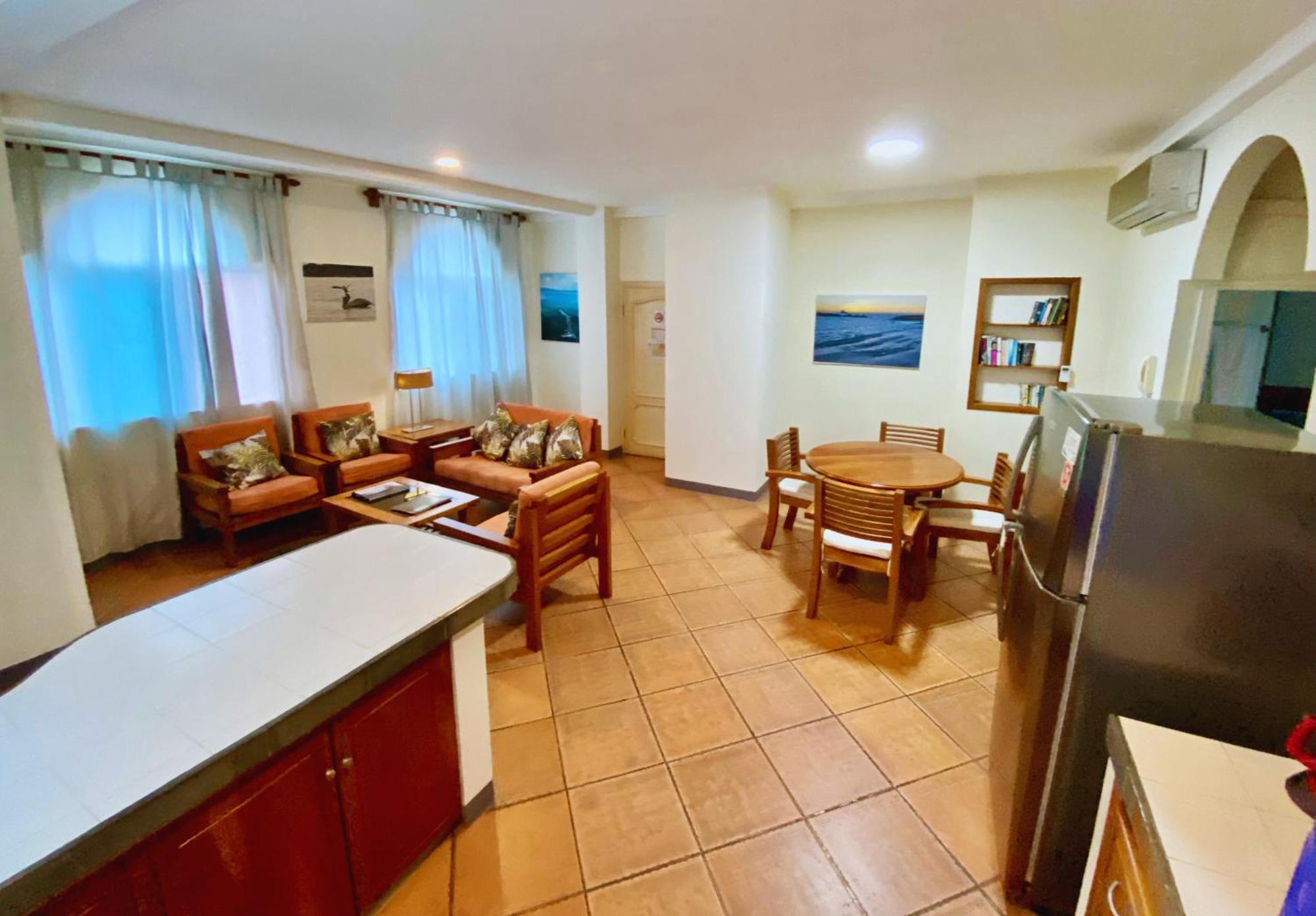 Torre Mar Galapagos Boutique Suites 푸에르토아요라 외부 사진