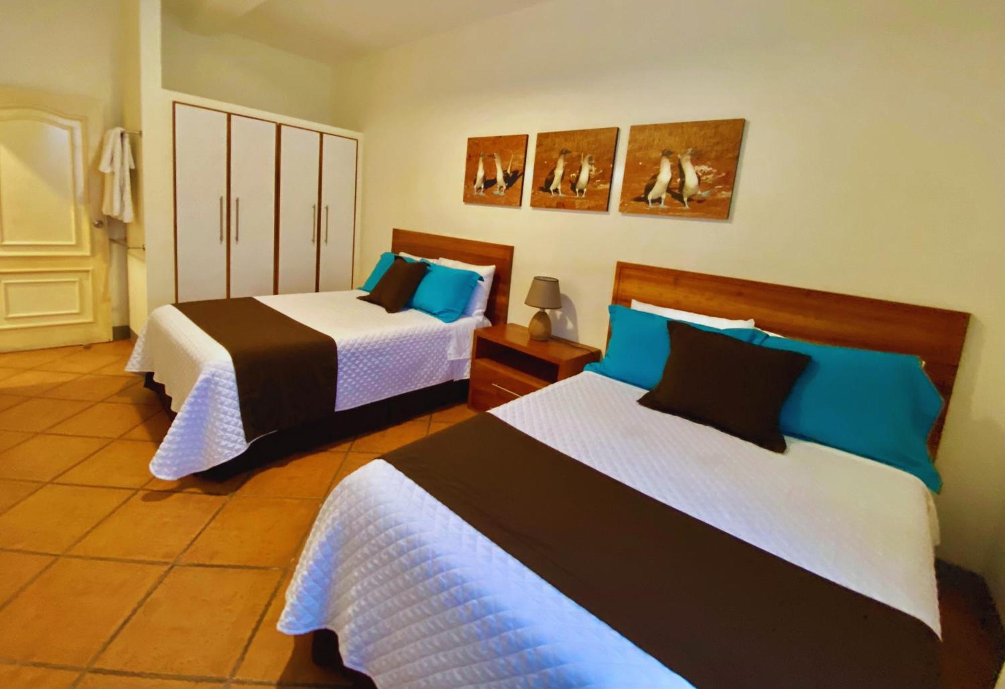 Torre Mar Galapagos Boutique Suites 푸에르토아요라 외부 사진