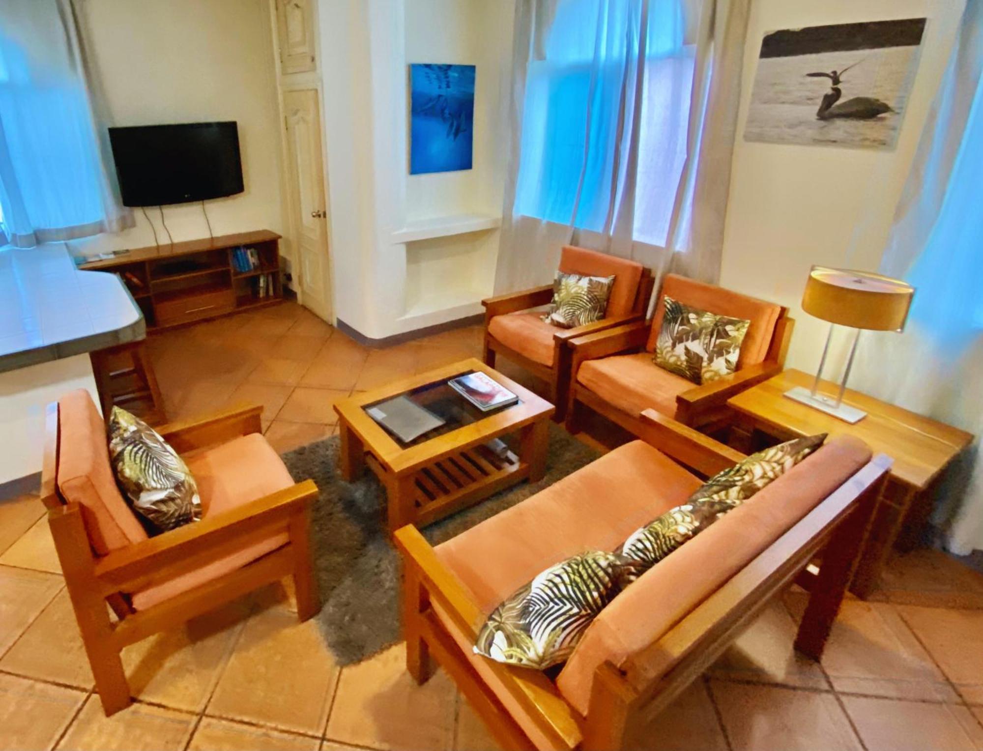 Torre Mar Galapagos Boutique Suites 푸에르토아요라 외부 사진