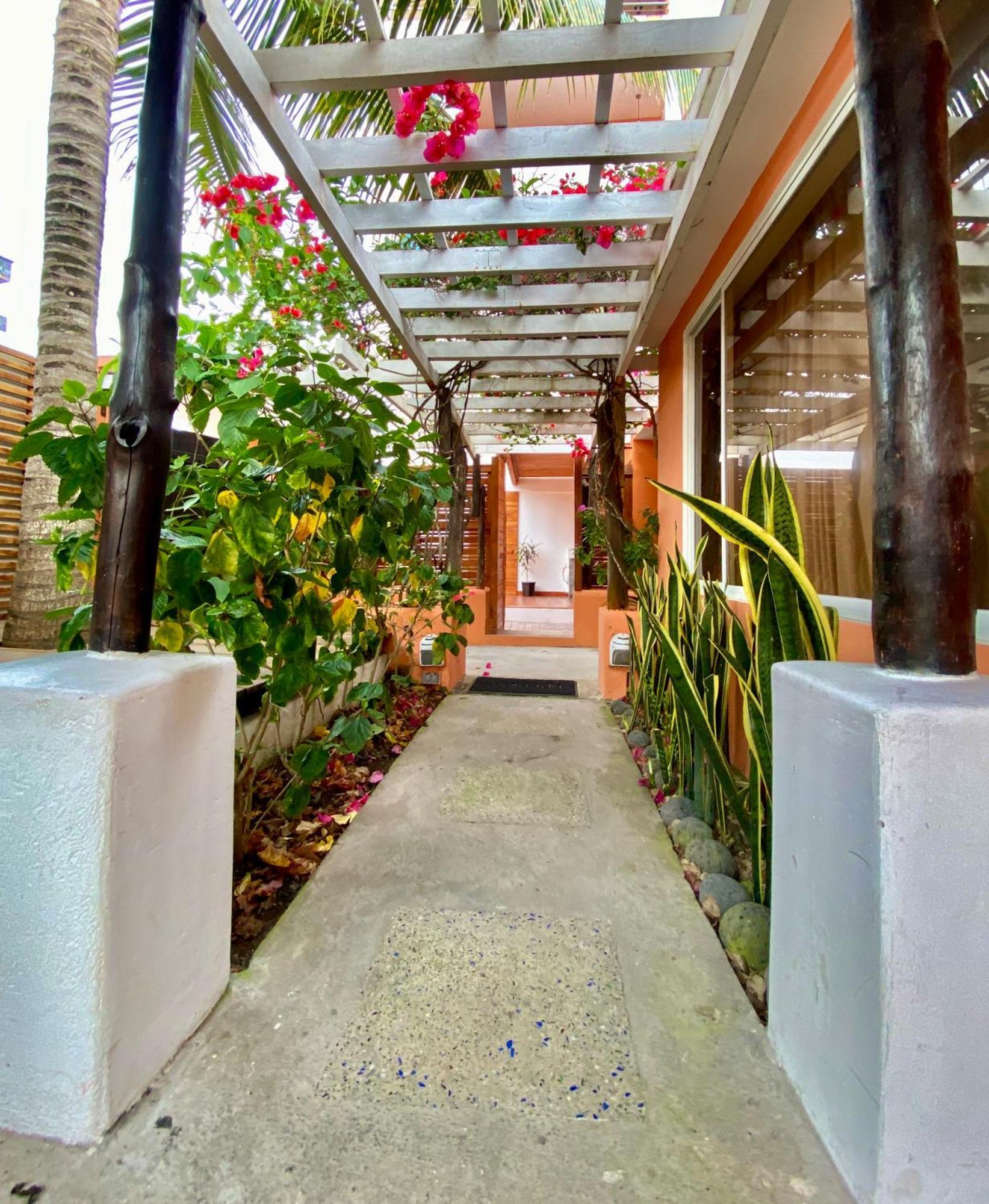 Torre Mar Galapagos Boutique Suites 푸에르토아요라 외부 사진