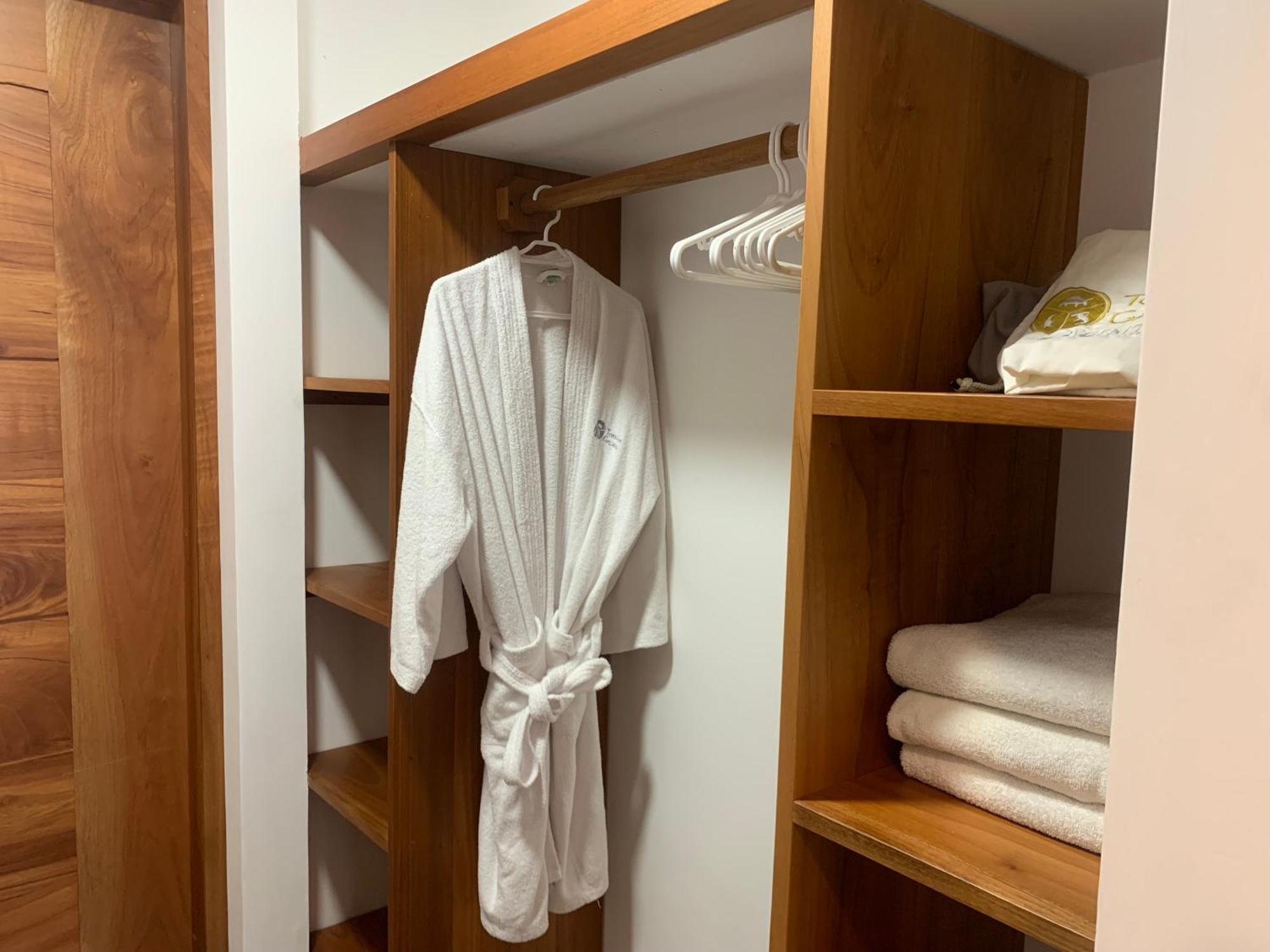Torre Mar Galapagos Boutique Suites 푸에르토아요라 외부 사진