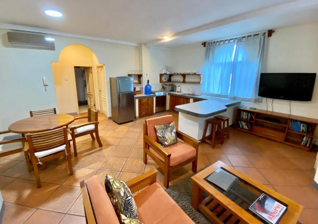 Torre Mar Galapagos Boutique Suites 푸에르토아요라 외부 사진