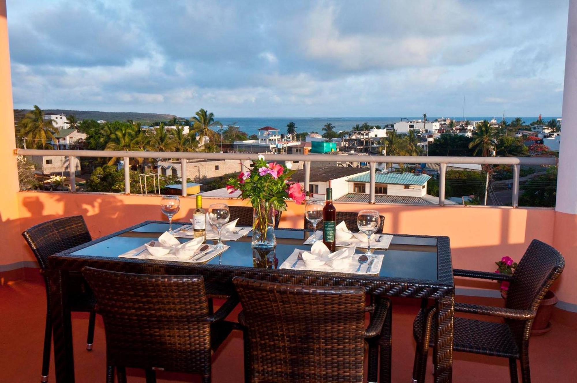 Torre Mar Galapagos Boutique Suites 푸에르토아요라 외부 사진