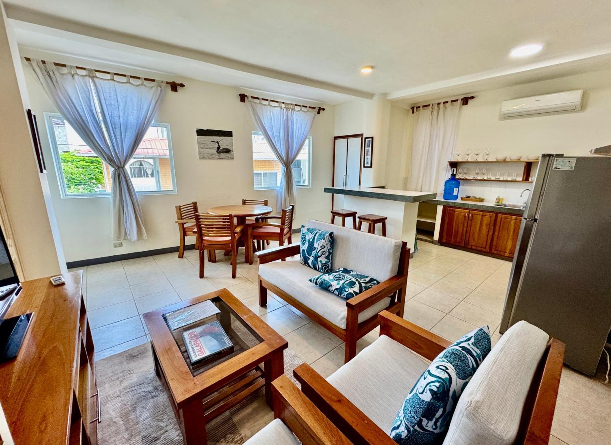 Torre Mar Galapagos Boutique Suites 푸에르토아요라 외부 사진