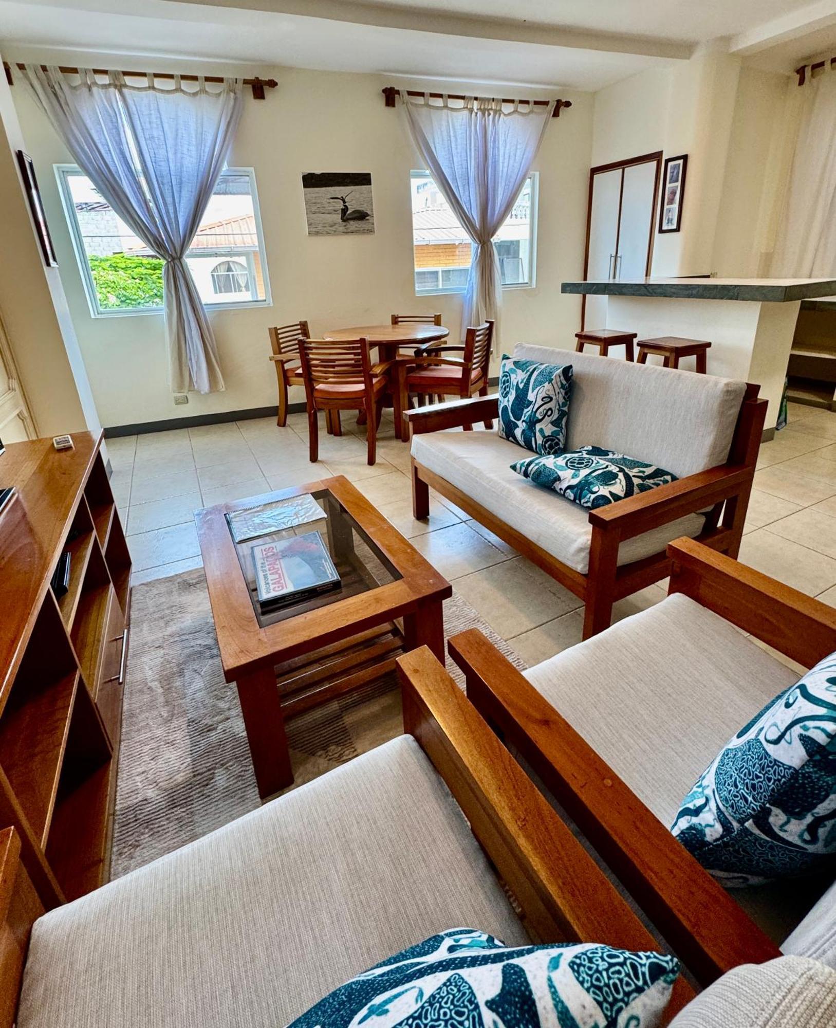 Torre Mar Galapagos Boutique Suites 푸에르토아요라 외부 사진